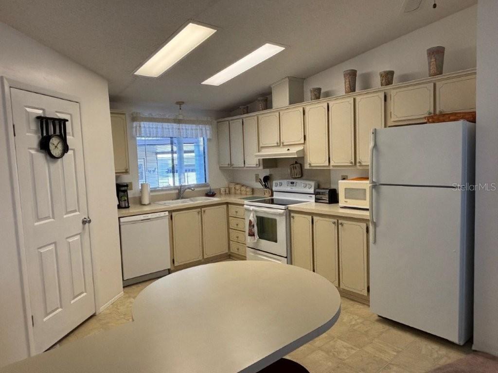 ORANGE BLOSSOM GARDENS UN #6 - Residential Lease
