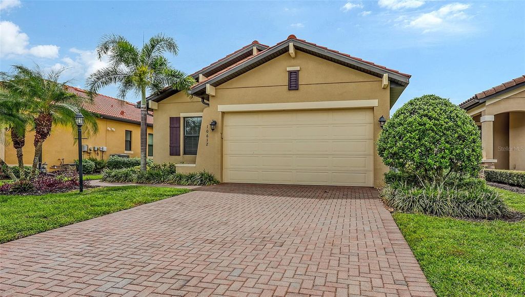 Photo of 10612 Glencorse Terrace, Bradenton, FL 34211 (MLS # A4663031)
