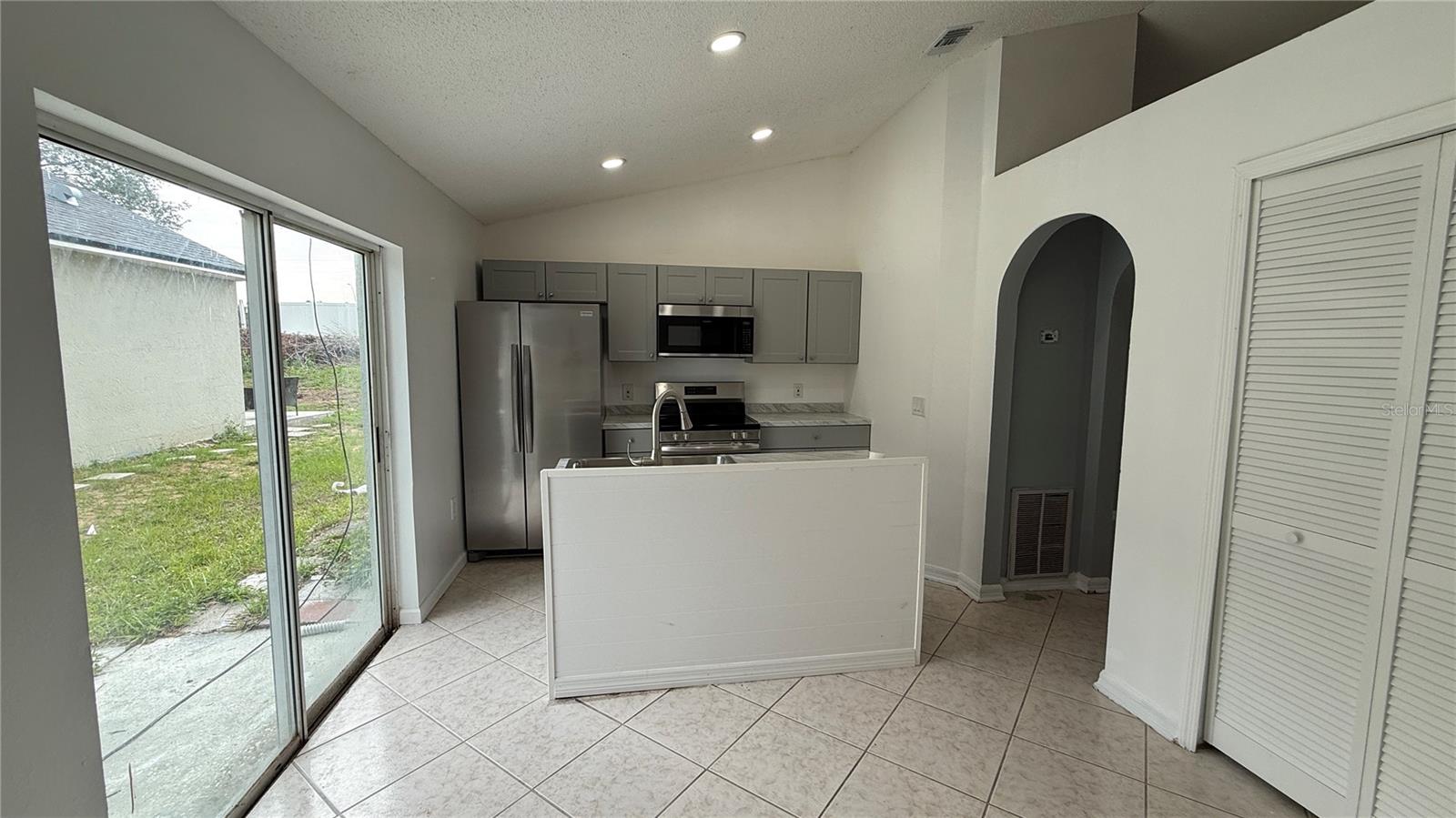 WESTCHESTER PH II - Residential Lease