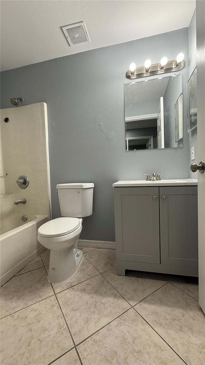 WESTCHESTER PH II - Residential Lease