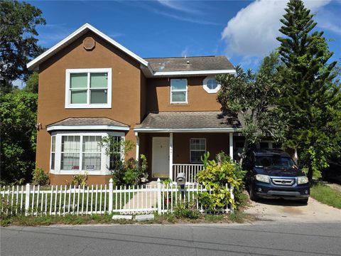 Photo of 1777 N Orange Street, Mount Dora, FL 32757 (MLS # O6332808)