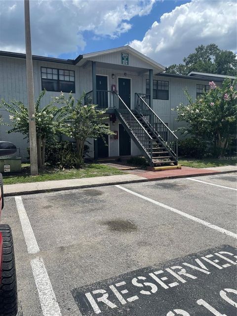 Photo of 203 Pine Violet Court #202, Tampa, FL 33612 (MLS # W7876380) Photo of 203 Pine Violet Court #202, Tampa, FL 33612 (MLS # W7876380)