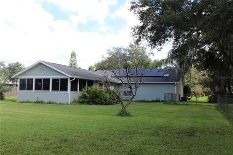 A home in LAKE WALES