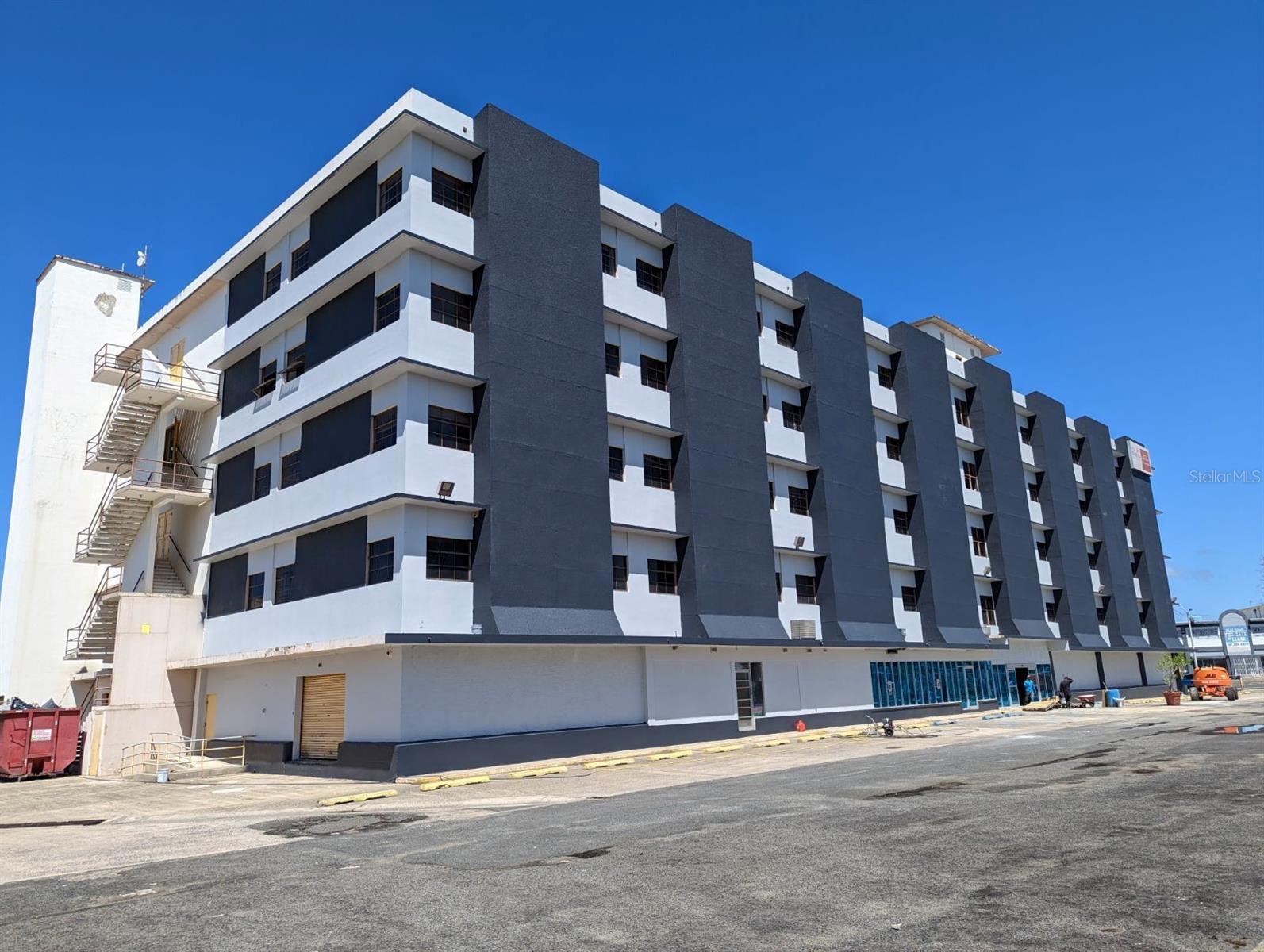 The first floor of this building is a mini self storage warehouse with spaces from 5x7 to 10x20. The second to 5th floor are office spaces starting at 10,000sf. Parking is 2 cars per 1,000sf. $25.00 psf Rent includes central airconditioning, common area maintenance, insurance, and taxes. The building has 2 elevators and varios security features such as cameras and RFID and biometric access control systems. The building has Claro and AT&T as fiber optic internet providers. Tenant will pay AEE, AAA and Communications seperately. The 3rd and/or 4th floor can be preapred with these features: 1. Access control 24/7 with biometric system and two step confirmation. 2. Complete privacy, floor to ceiling walls and 2.5 hours fire resistance design and sound proofing. 3. Individual HVAC high efficiency system (Samsung inverter VRF). 4. Two configuration, pay per use, conference rooms with digital boards and Internet access (35 and 50 capacity respectively). 5. LED lighting to reduce energy expense. 6. Sub meter for energy consumption (each tenant pays what they consume, no CAM). 7. Build to suit, all displayed areas are adjustable to tenants requirements.