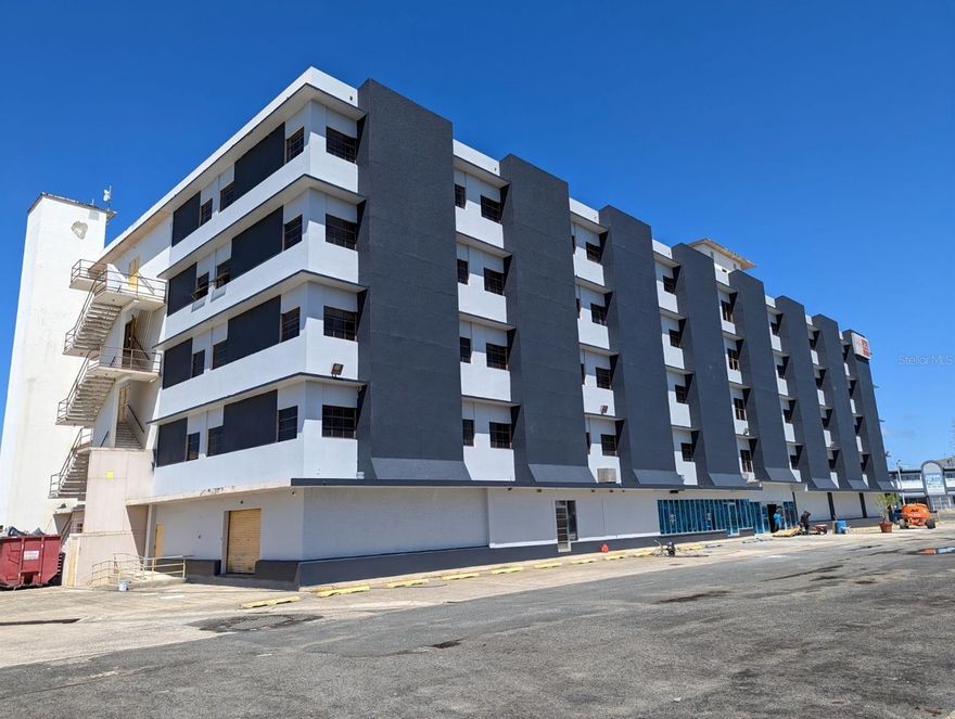 The first floor of this building is a mini self storage warehouse with spaces from 5x7 to 10x20. The second to 5th floor are office spaces starting at 10,000sf. Parking is 2 cars per 1,000sf. $25.00 psf Rent includes central airconditioning, common area maintenance, insurance, and taxes. The building has 2 elevators and varios security features such as cameras and RFID and biometric access control systems. The building has Claro and AT&T as fiber optic internet providers. Tenant will pay AEE, AAA and Communications seperately. The 3rd and/or 4th floor can be preapred with these features: 1. Access control 24/7 with biometric system and two step confirmation. 2. Complete privacy, floor to ceiling walls and 2.5 hours fire resistance design and sound proofing. 3. Individual HVAC high efficiency system (Samsung inverter VRF). 4. Two configuration, pay per use, conference rooms with digital boards and Internet access (35 and 50 capacity respectively). 5. LED lighting to reduce energy expense. 6. Sub meter for energy consumption (each tenant pays what they consume, no CAM). 7. Build to suit, all displayed areas are adjustable to tenants requirements.