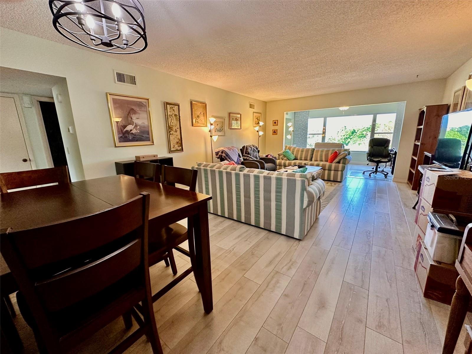 ON TOP OF THE WORLD - Residential