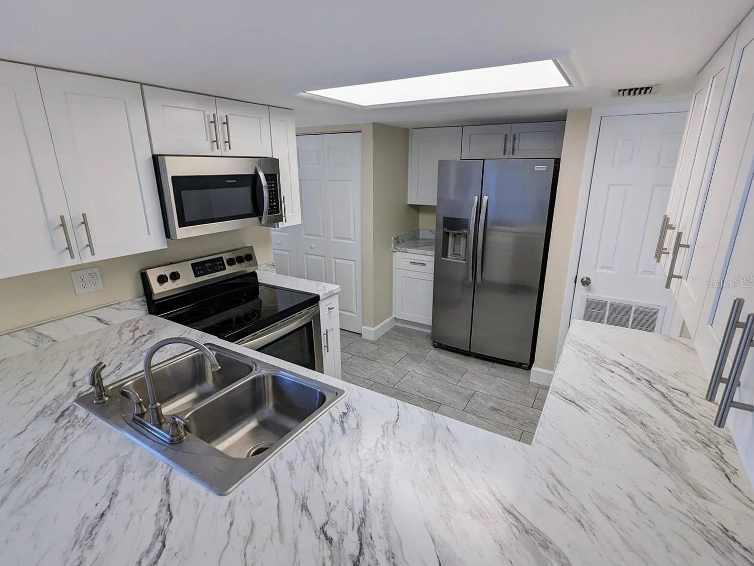 3111 CREEKGLEN COURT