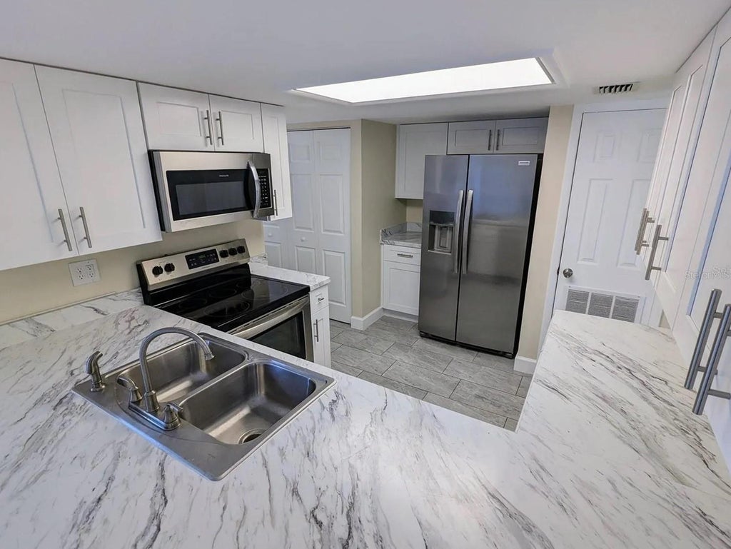 Photo of 3111 Creekglen Court, Brandon, FL 33511 (MLS # R4912067)