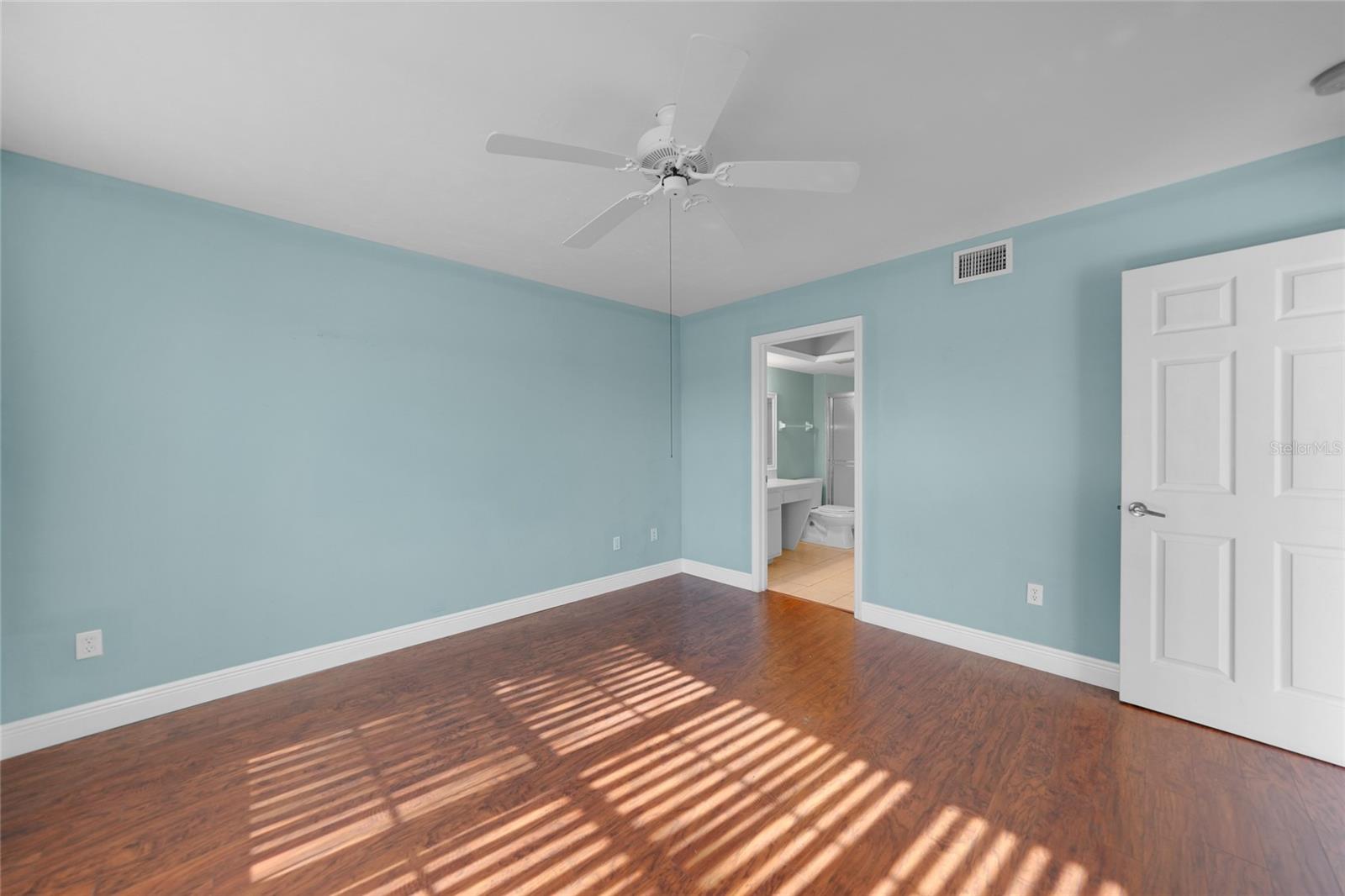 NORTH SHORE/KINGSWAY - Residential