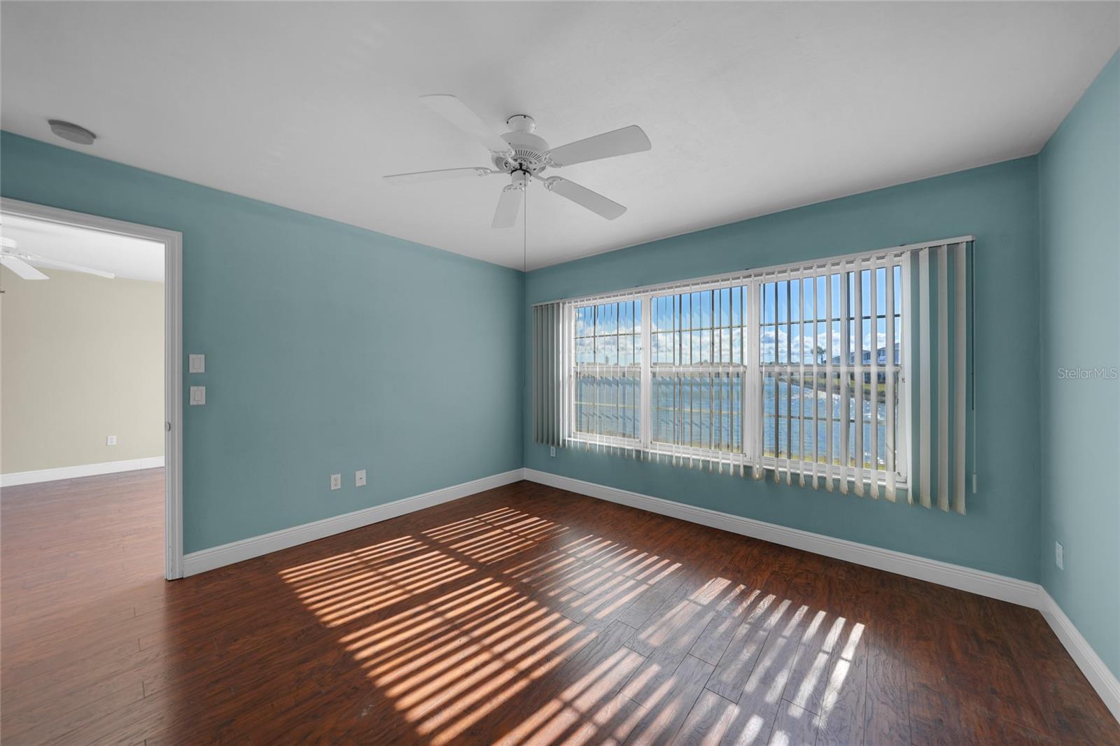 NORTH SHORE/KINGSWAY - Residential