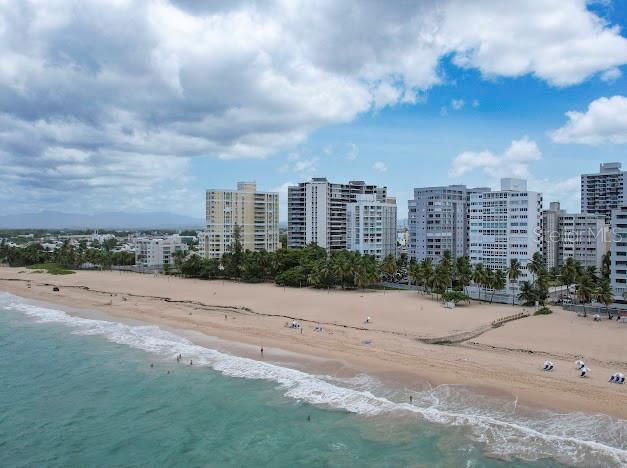 Kings Court Playa an oceanfront building located in one of Puerto Rico’s preferred beaches in the San Juan area. The apartment has two on suite bedrooms convertible to three bedrooms and a half bathroom. It enjoys a lovely terrace with ocean views that connects to the living room and kitchen. Enjoying 1884 square feet this lovely apartment has plenty of room to make it your own. This is a walkable area were you will see everyone coming and going. Walk to Loiza street to a variety of restaurants, pharmacy, convenience stores gas station, laundry banks and more. Easy access to mayor highways. The unit enjoys two parking spaces. But most importantly your new home will let you enjoy the best beach in the area. HOA 734.00 Hazard 5920.50 Taxes 3118.20 Some photos have been profesionally staged.