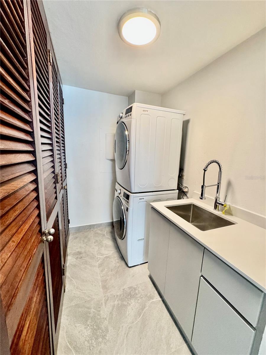 59 KINGS COURT 503