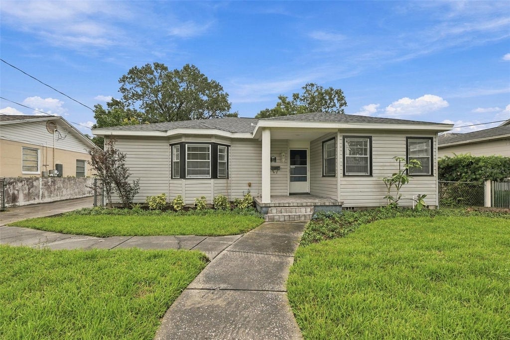 Photo of 212 S Bradford Avenue, Tampa, FL 33609 (MLS # TB8556812)