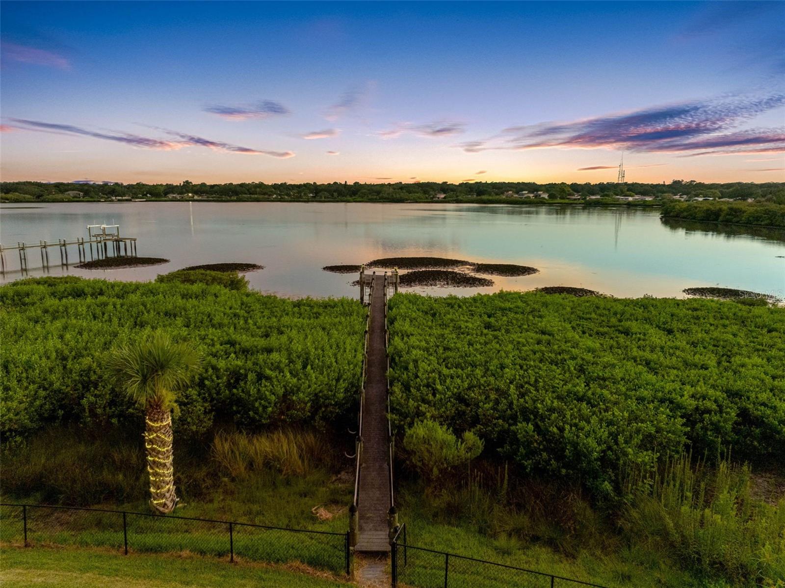 BAYS END - Residential