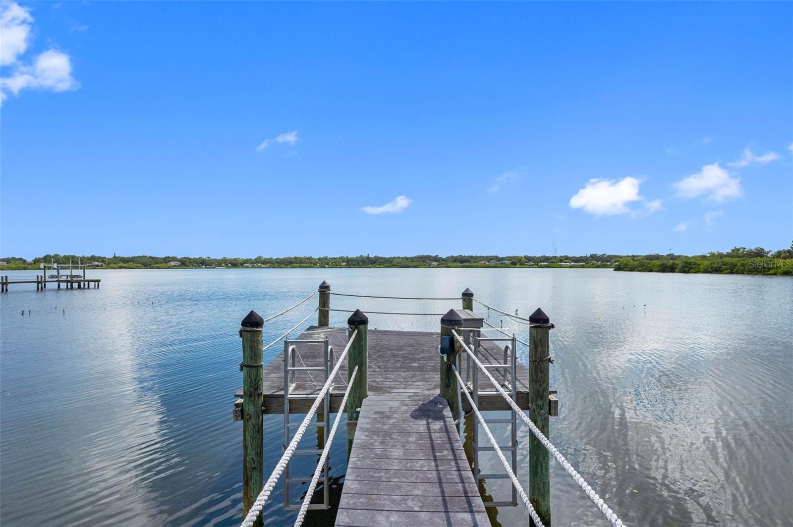 BAYS END - Residential