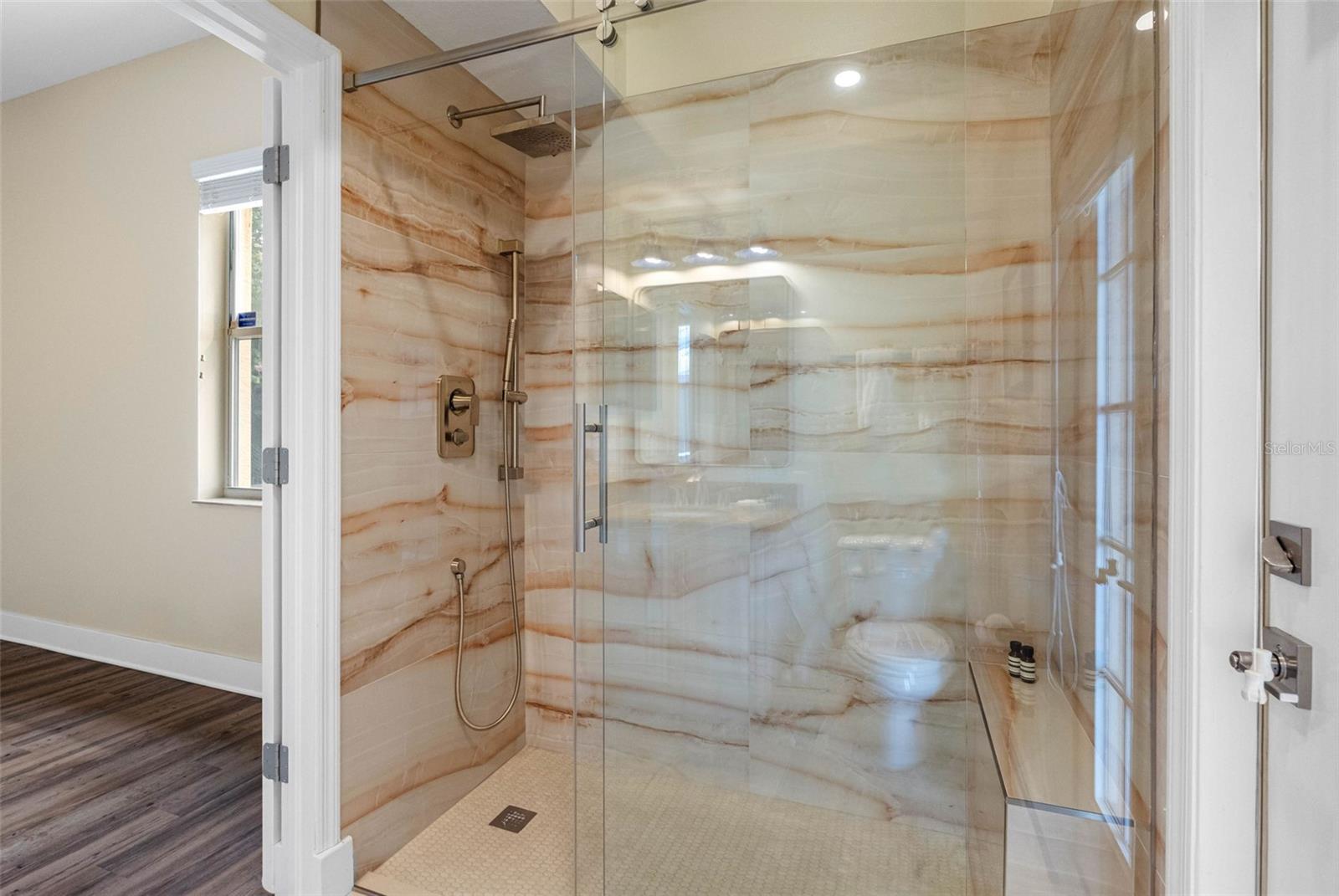 BAYS END - Residential