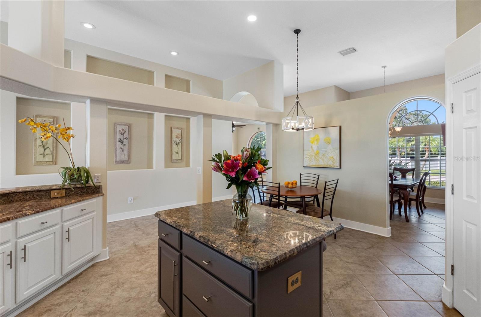 BAYS END - Residential