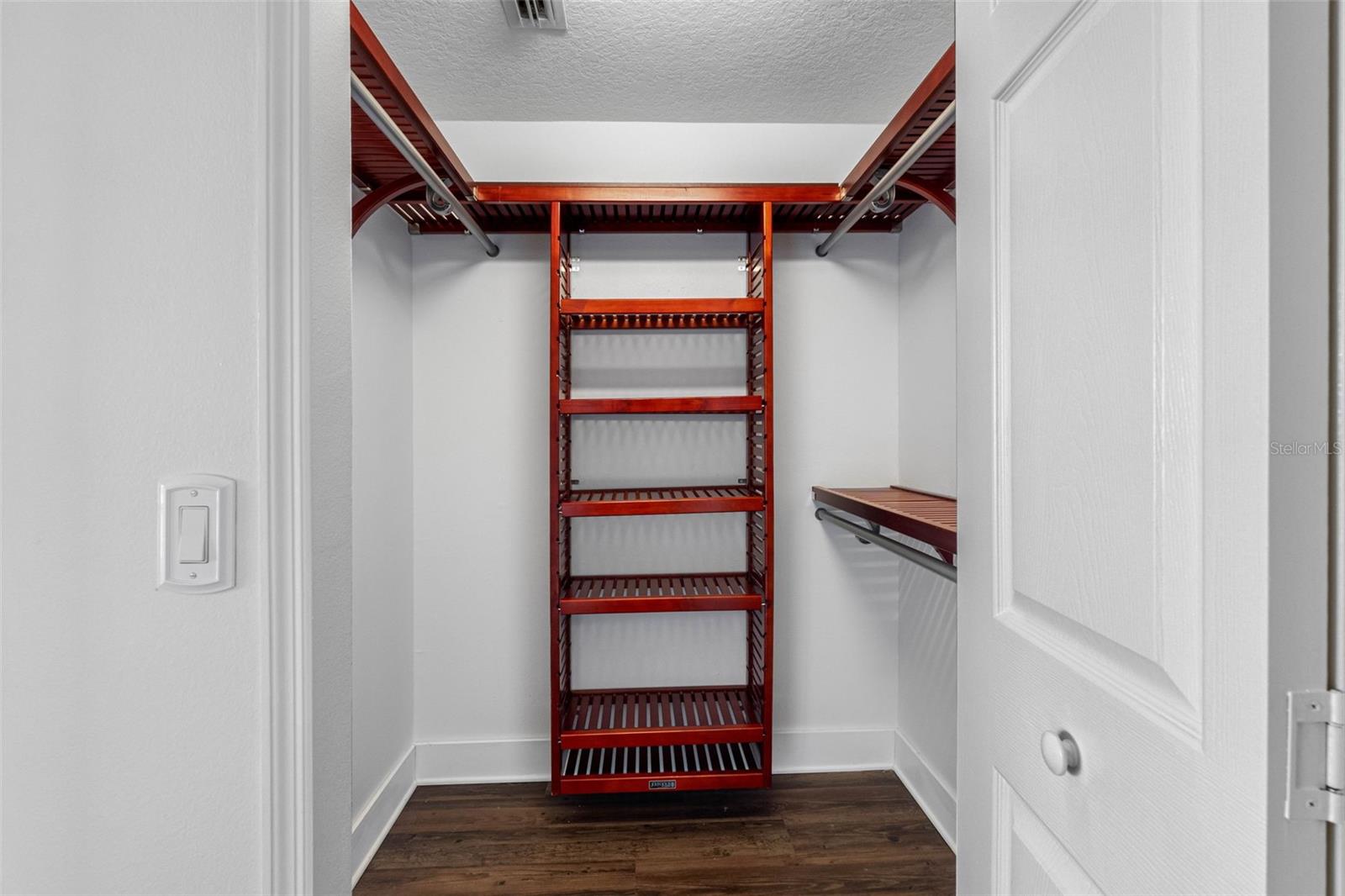 BAYS END - Residential