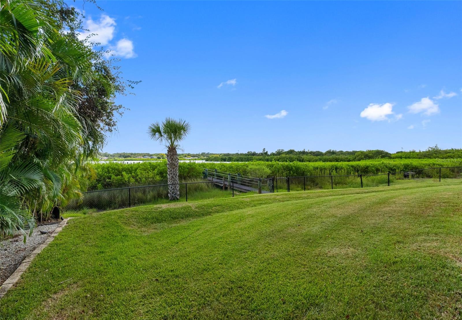 BAYS END - Residential