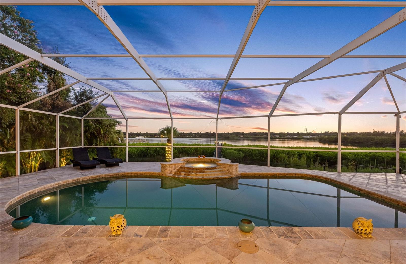 BAYS END - Residential