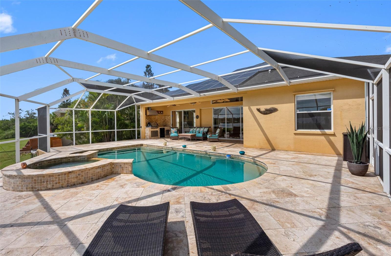 BAYS END - Residential