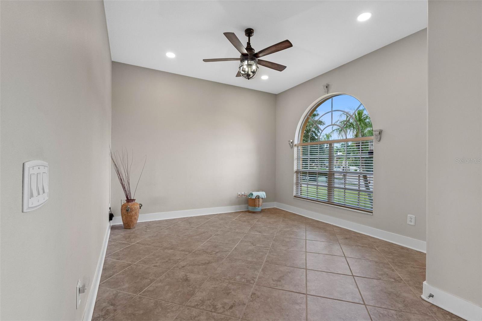 BAYS END - Residential