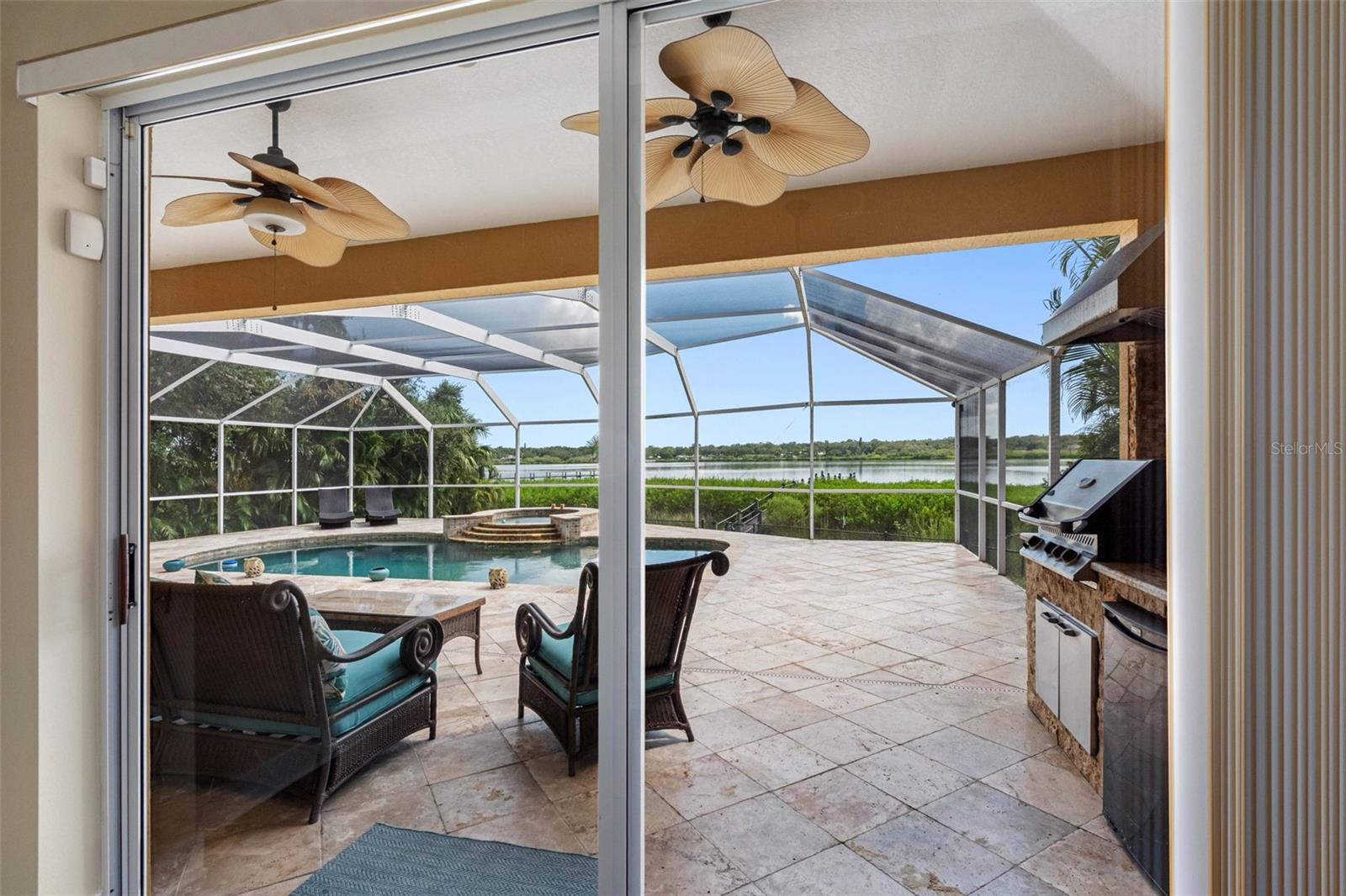 BAYS END - Residential