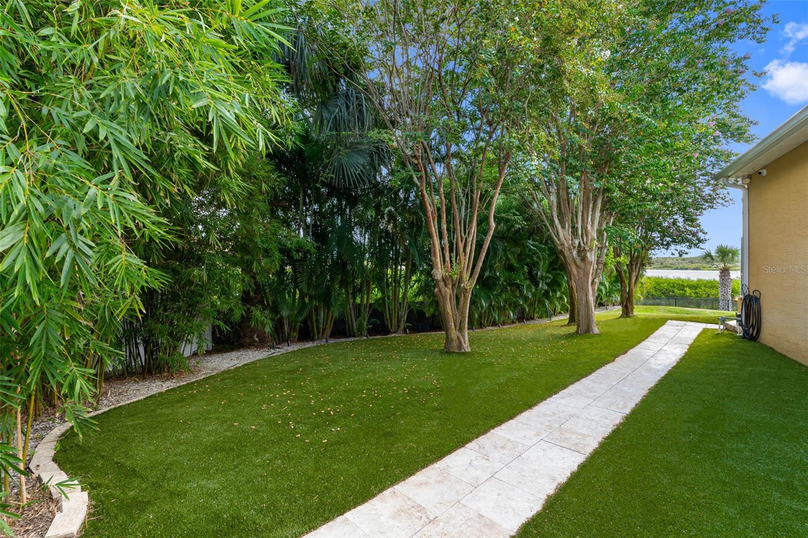 BAYS END - Residential