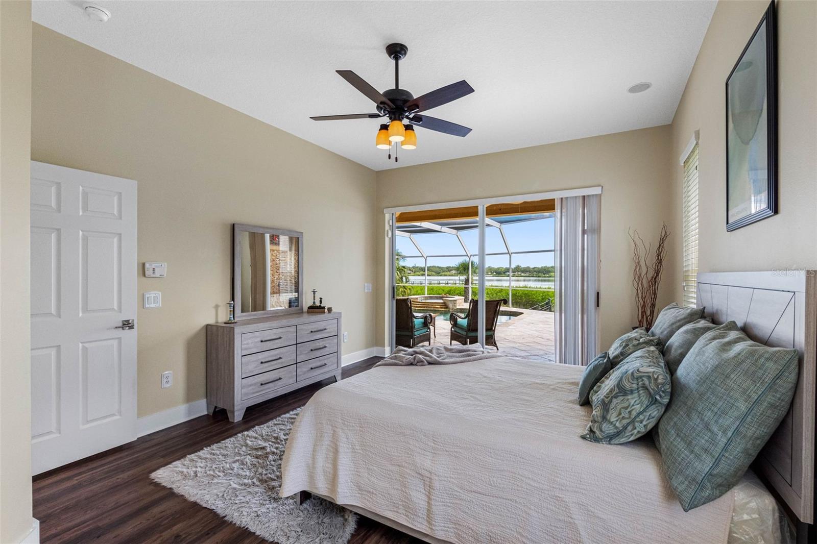 BAYS END - Residential