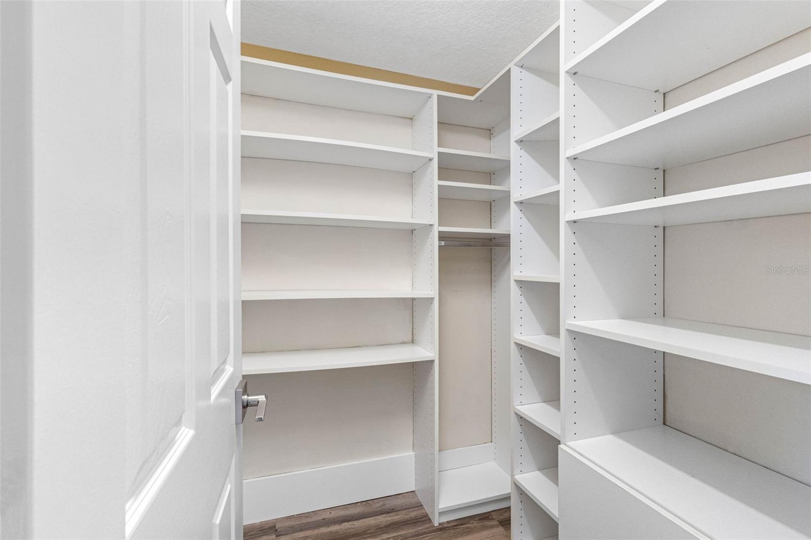 BAYS END - Residential