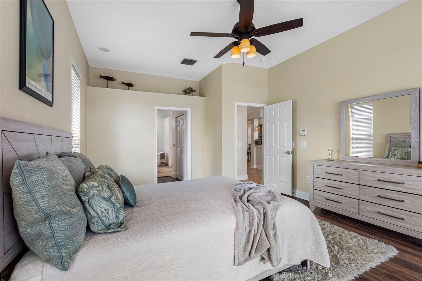 BAYS END - Residential