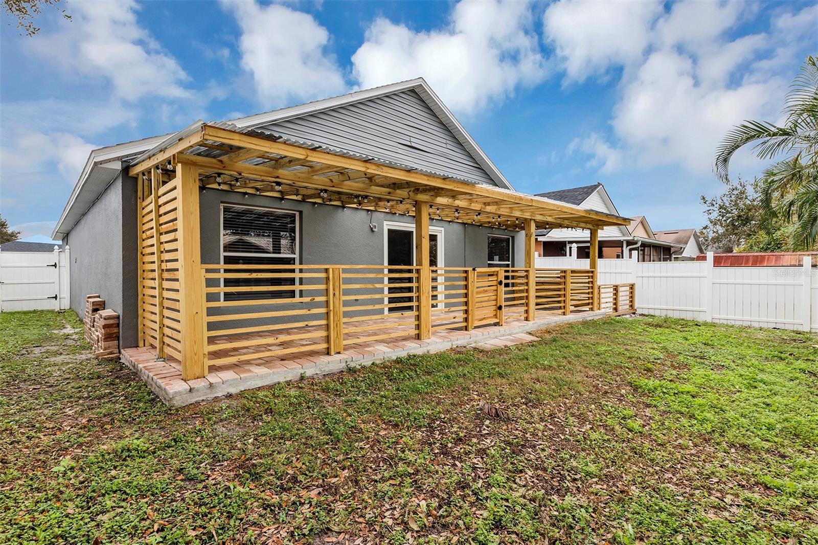 PINE RIDGE HOLLOW EAST PH 02 - Residential Lease