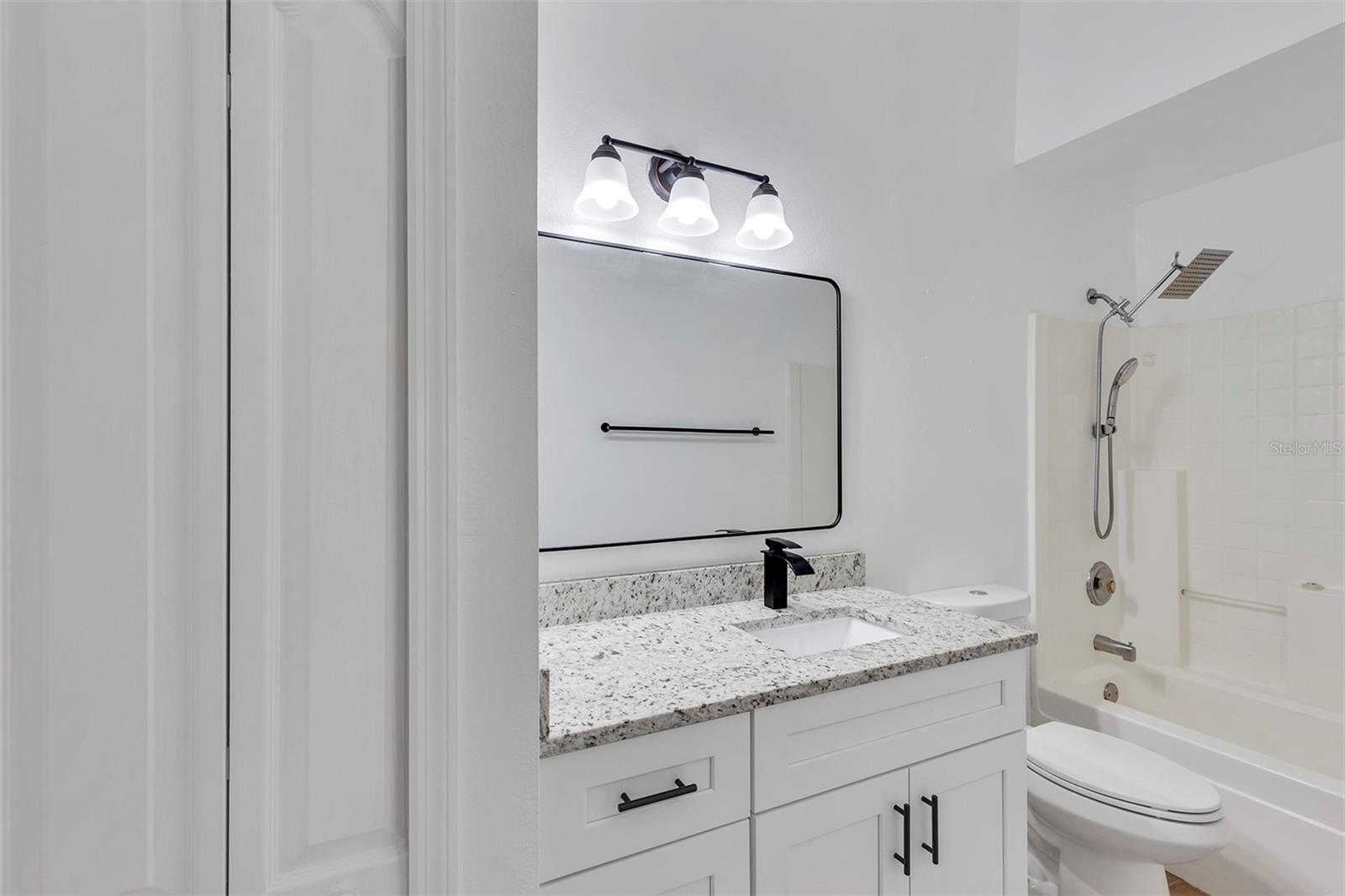 PINE RIDGE HOLLOW EAST PH 02 - Residential Lease