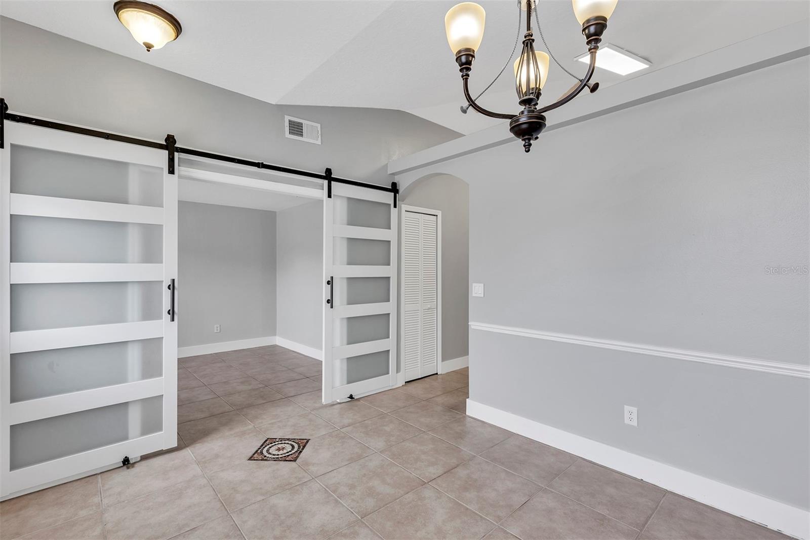 PINE RIDGE HOLLOW EAST PH 02 - Residential Lease