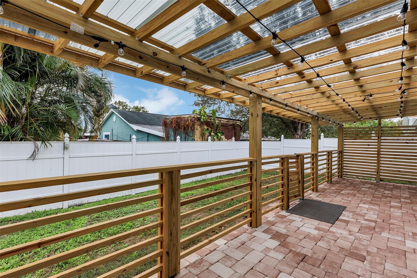 PINE RIDGE HOLLOW EAST PH 02 - Residential Lease