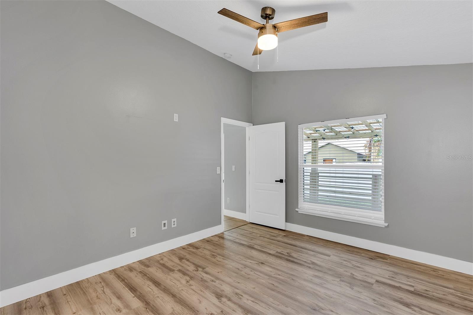 PINE RIDGE HOLLOW EAST PH 02 - Residential Lease