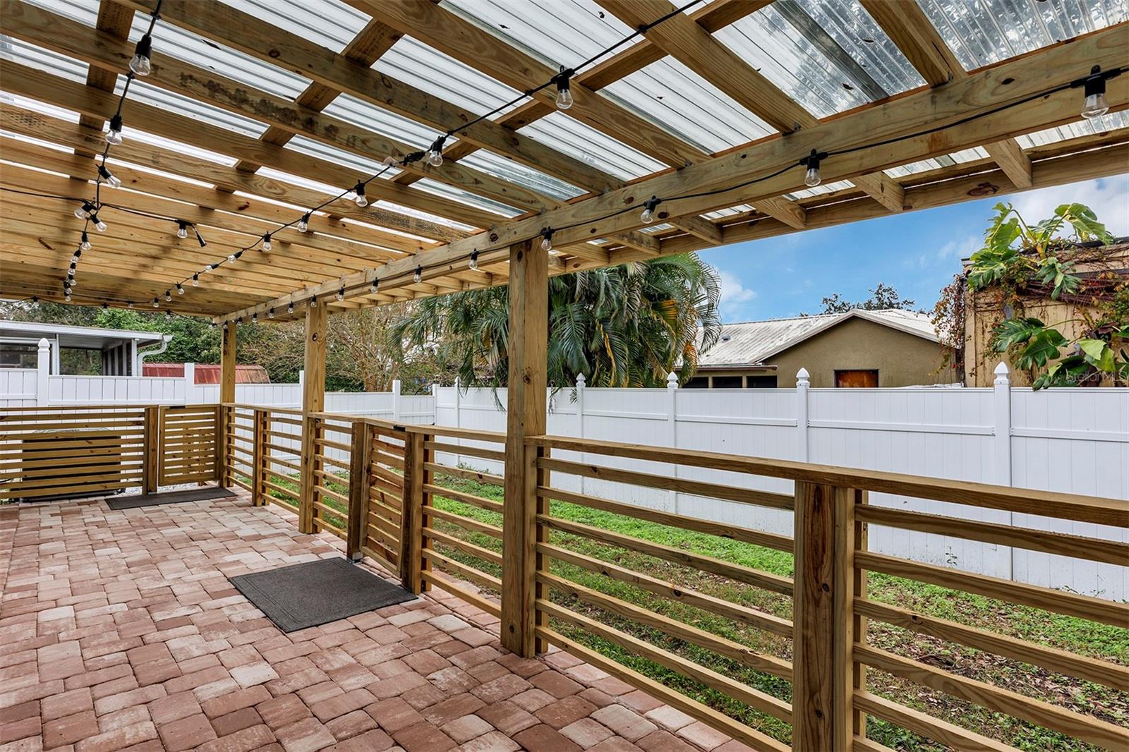 PINE RIDGE HOLLOW EAST PH 02 - Residential Lease