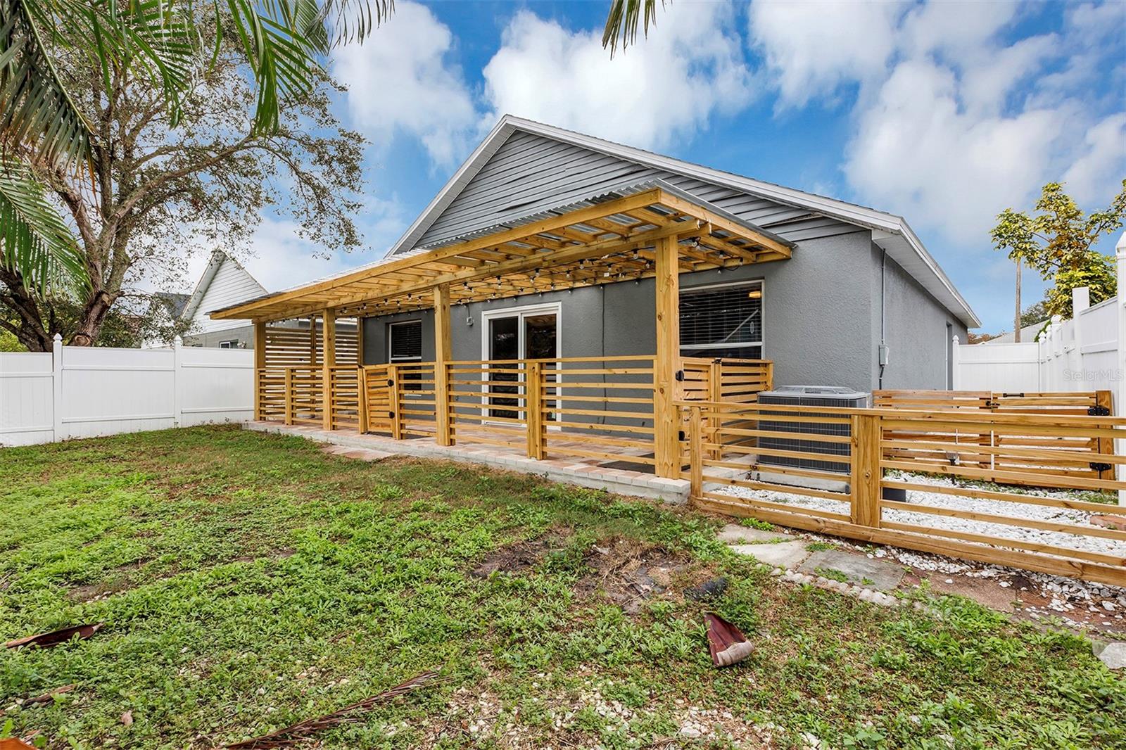 PINE RIDGE HOLLOW EAST PH 02 - Residential Lease