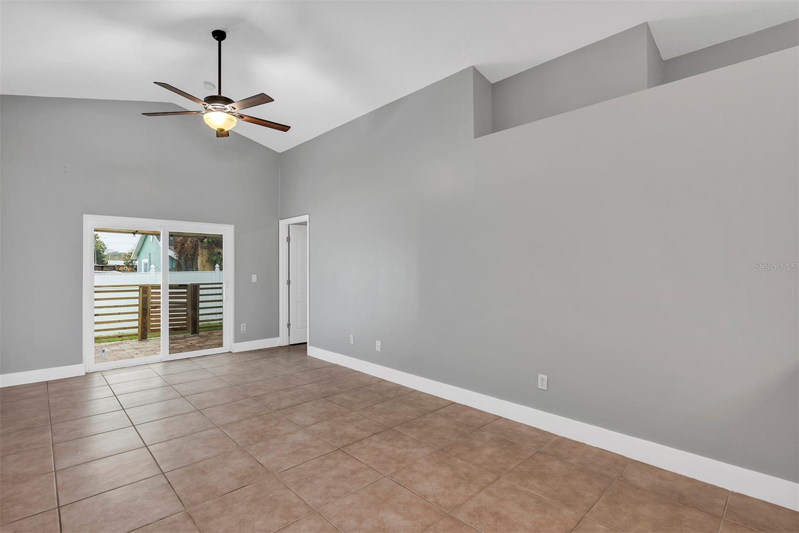 PINE RIDGE HOLLOW EAST PH 02 - Residential Lease