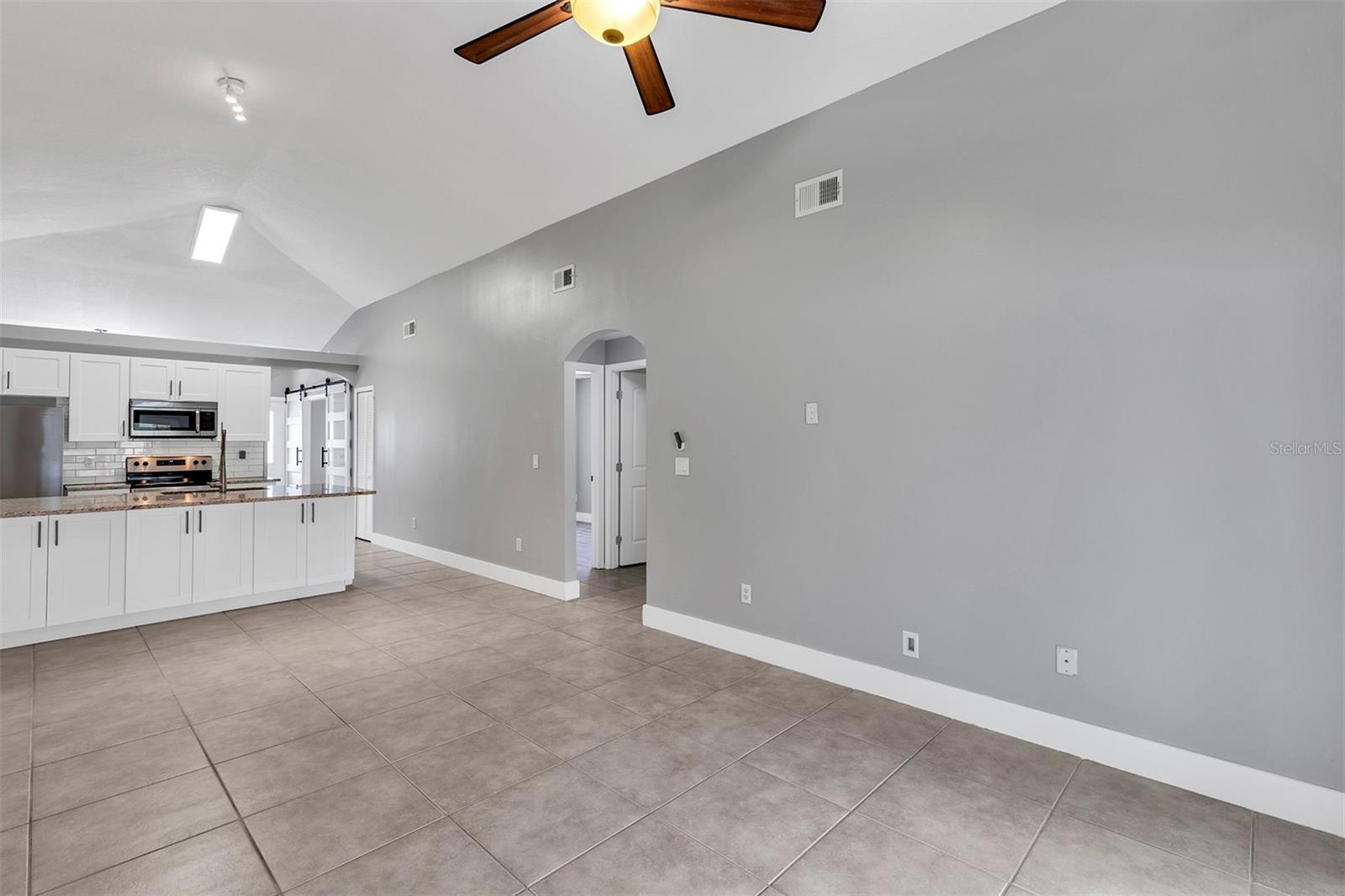 PINE RIDGE HOLLOW EAST PH 02 - Residential Lease