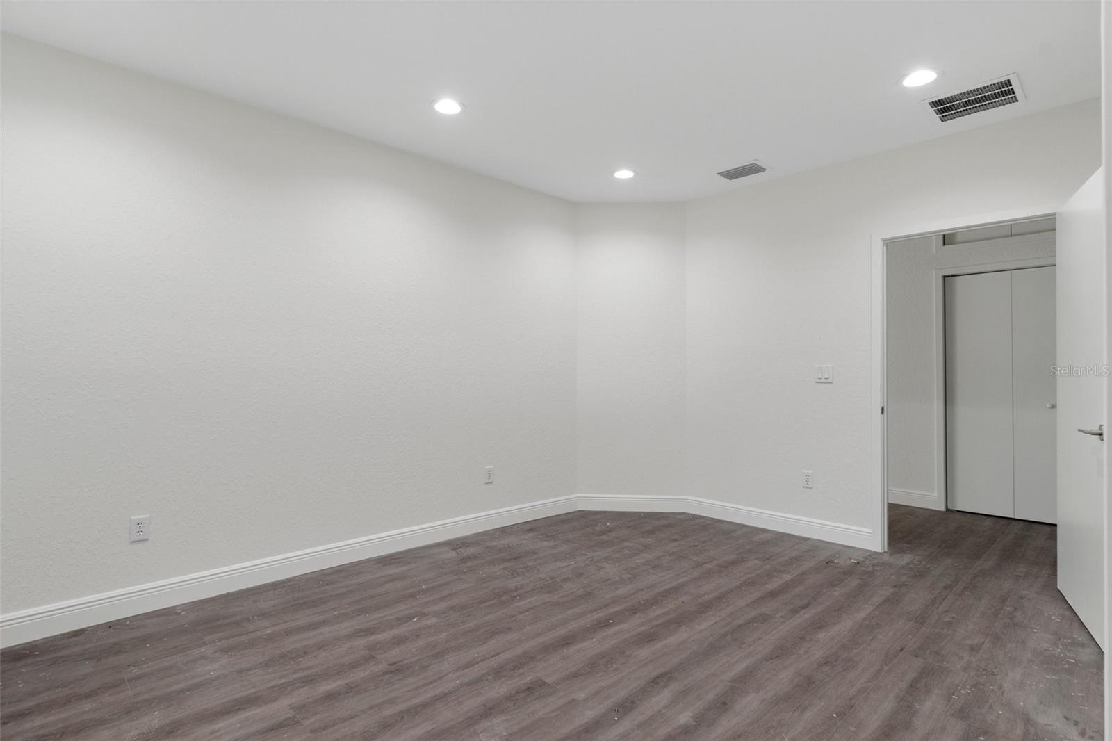 INVERNESS VILLAGE UNIT 03 - Commercial Sale