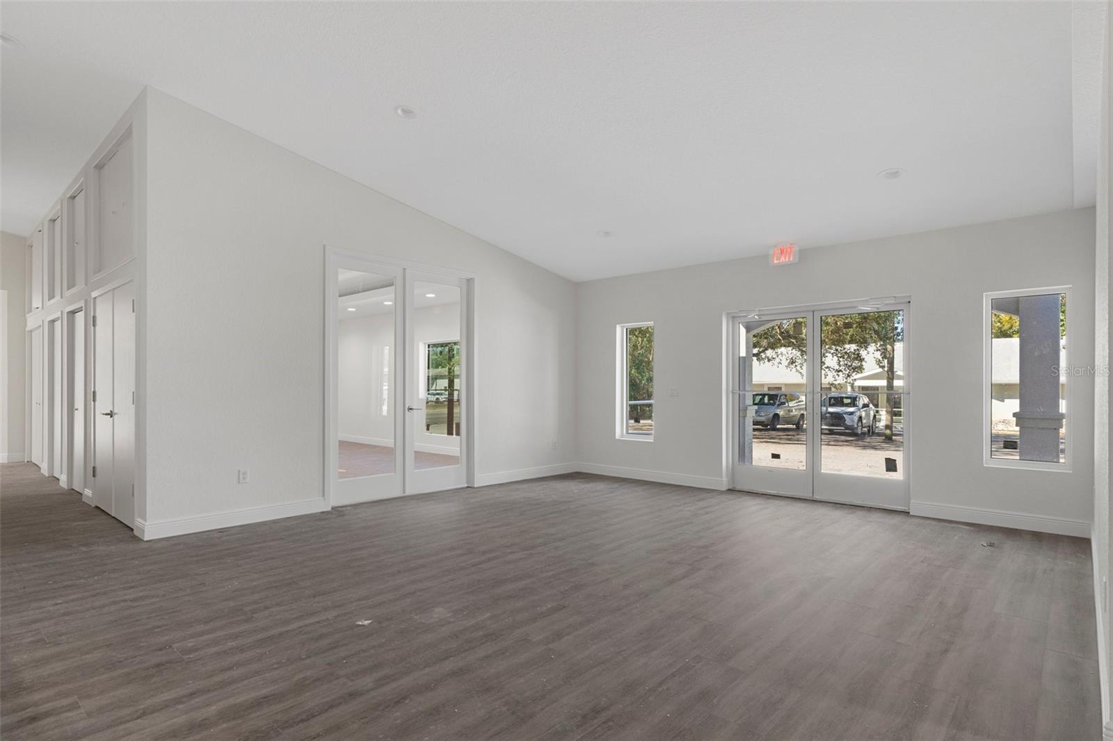 INVERNESS VILLAGE UNIT 03 - Commercial Sale