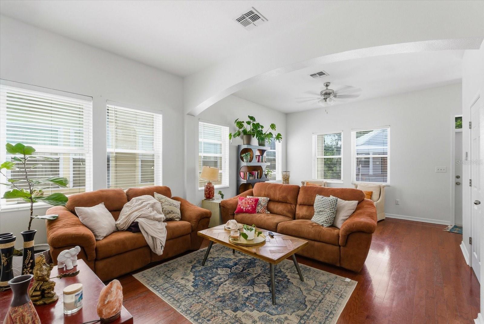 GIUSTOS TWNHMS - Residential