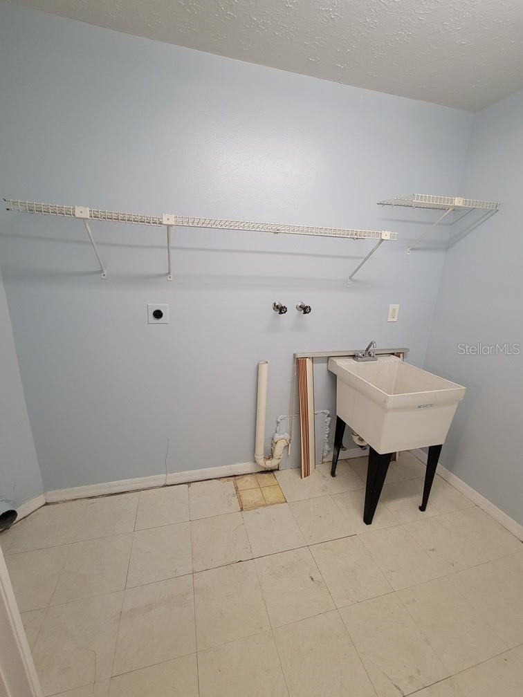 FOREST LAKE ESTATES - Residential Lease