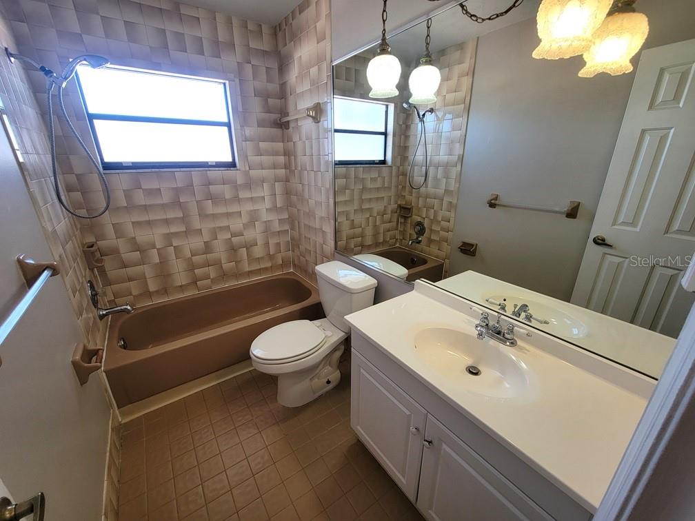 FOREST LAKE ESTATES - Residential Lease