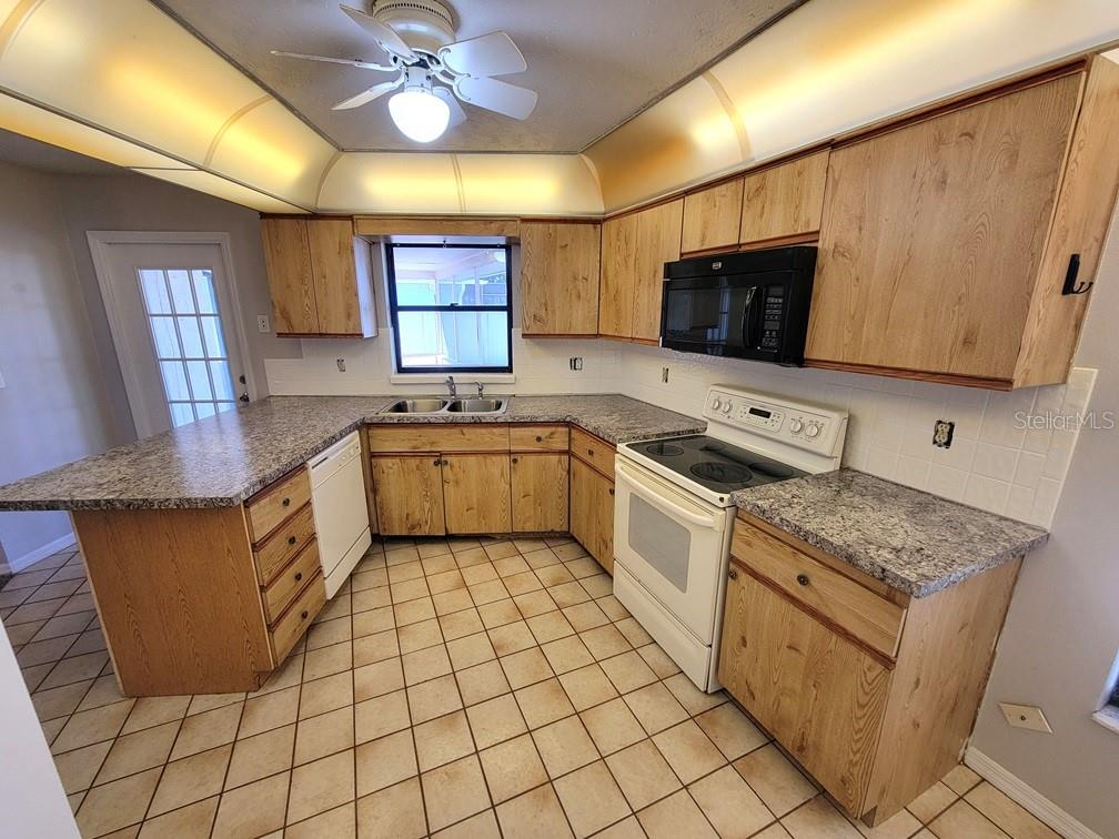 FOREST LAKE ESTATES - Residential Lease