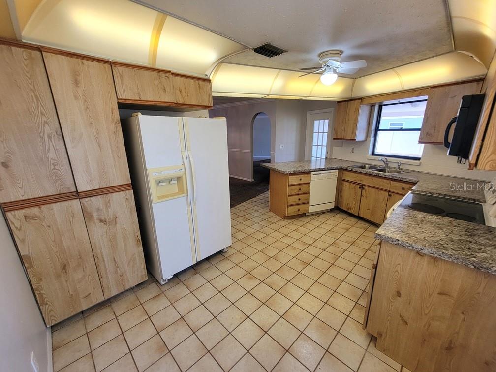 FOREST LAKE ESTATES - Residential Lease