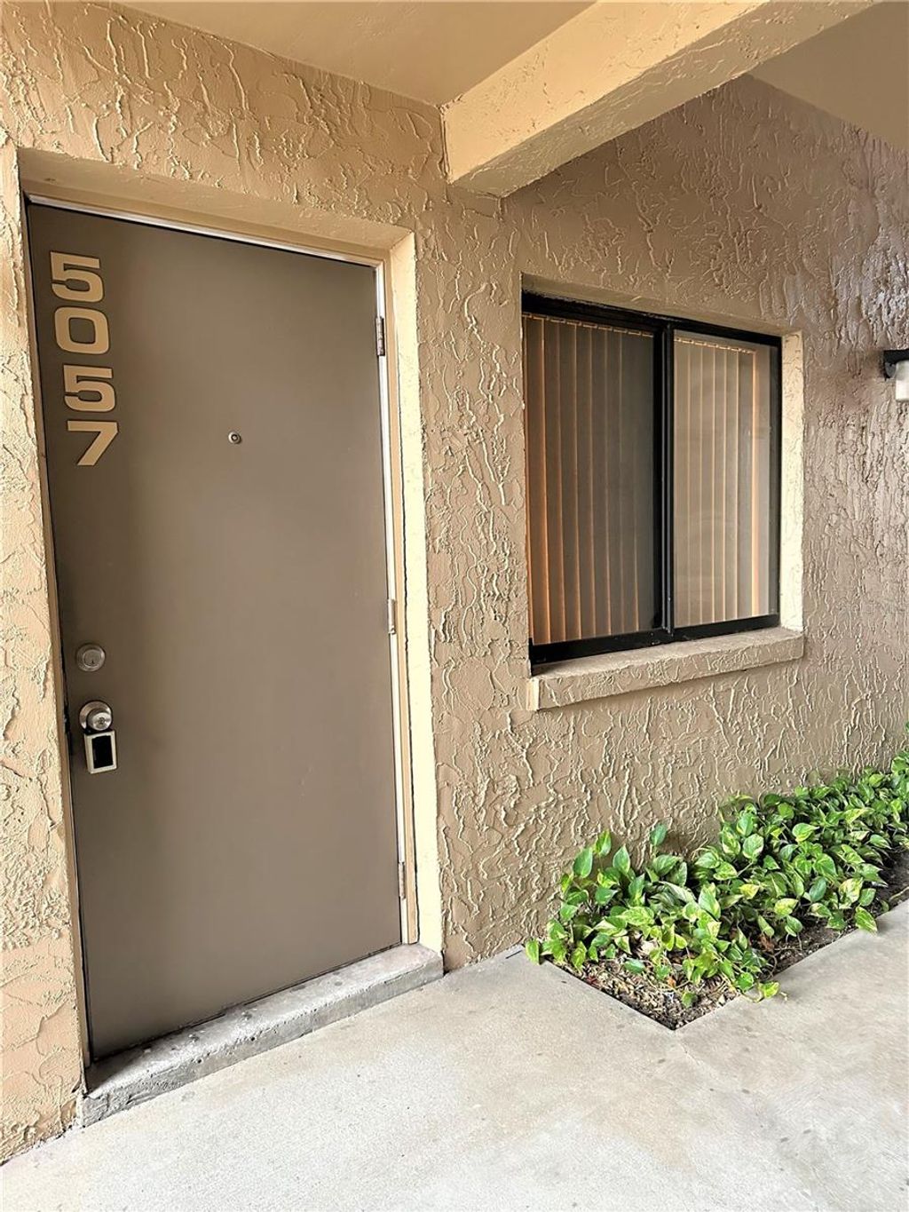 Photo of 5057 Vineland Road #5057, Orlando, FL 32811 (MLS # O6414232)