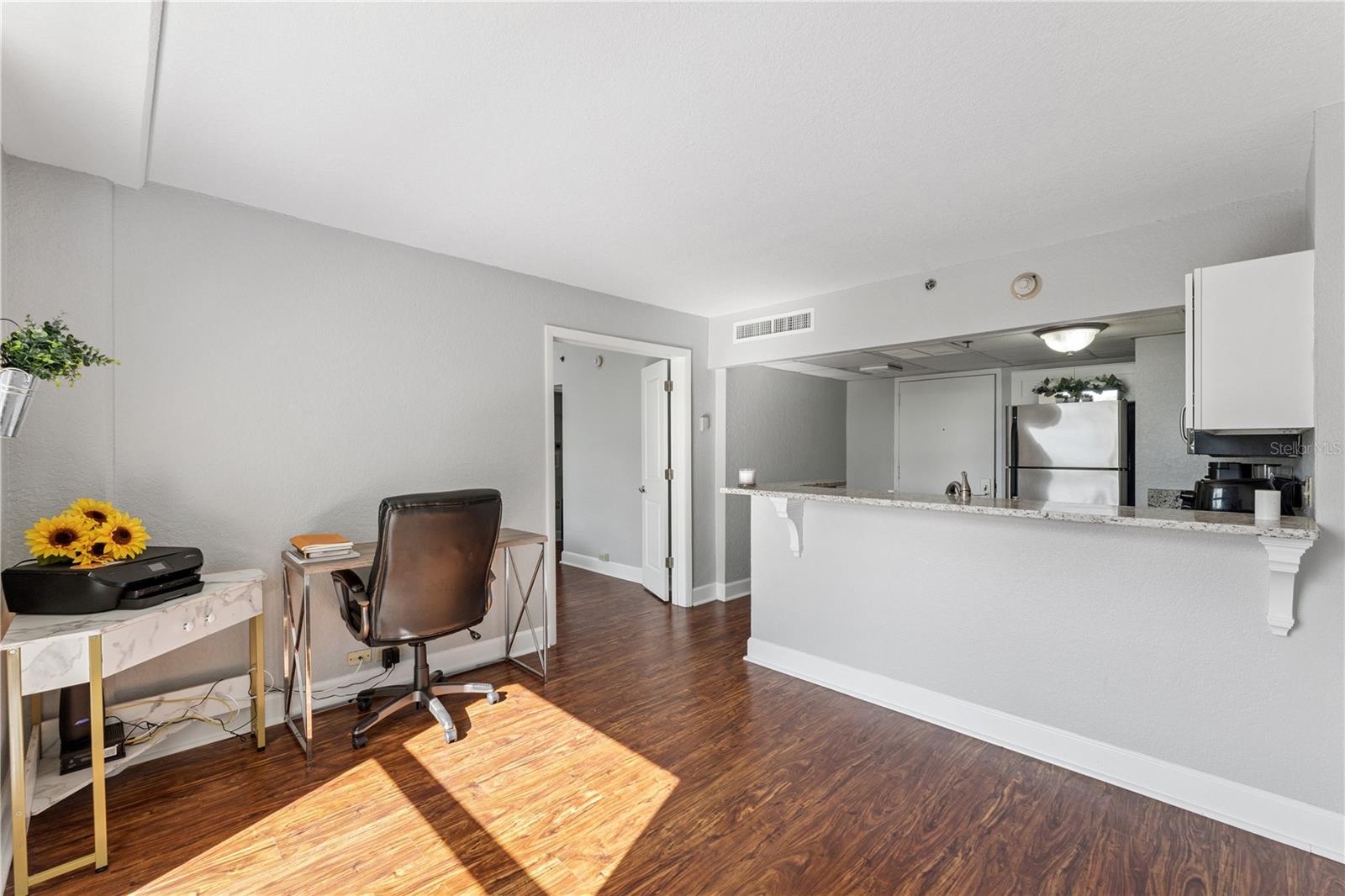 METROPOLITAN/LK EOLA - Residential