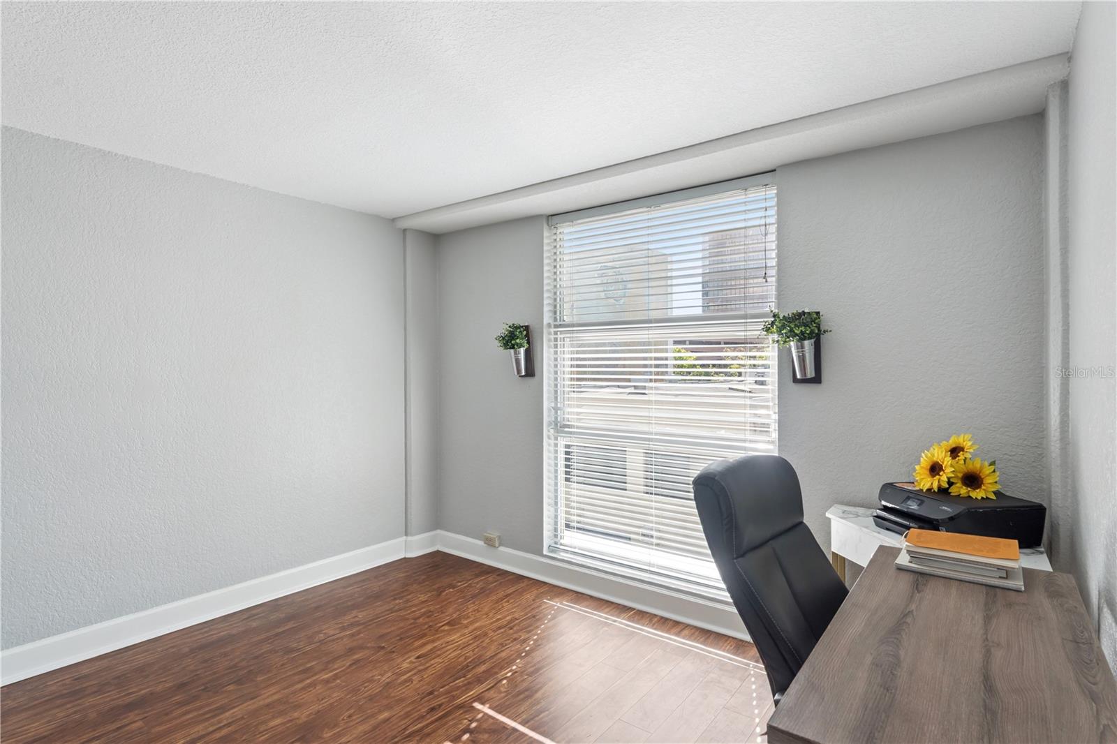 METROPOLITAN/LK EOLA - Residential